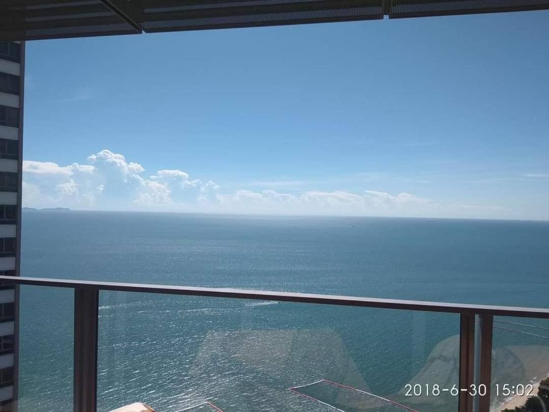 Sea View Apartment In Pattaya Esterno foto