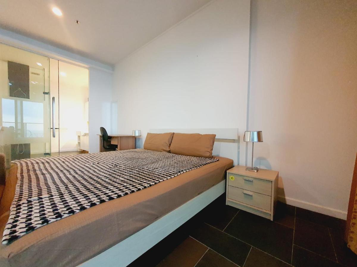 Sea View Apartment In Pattaya Esterno foto