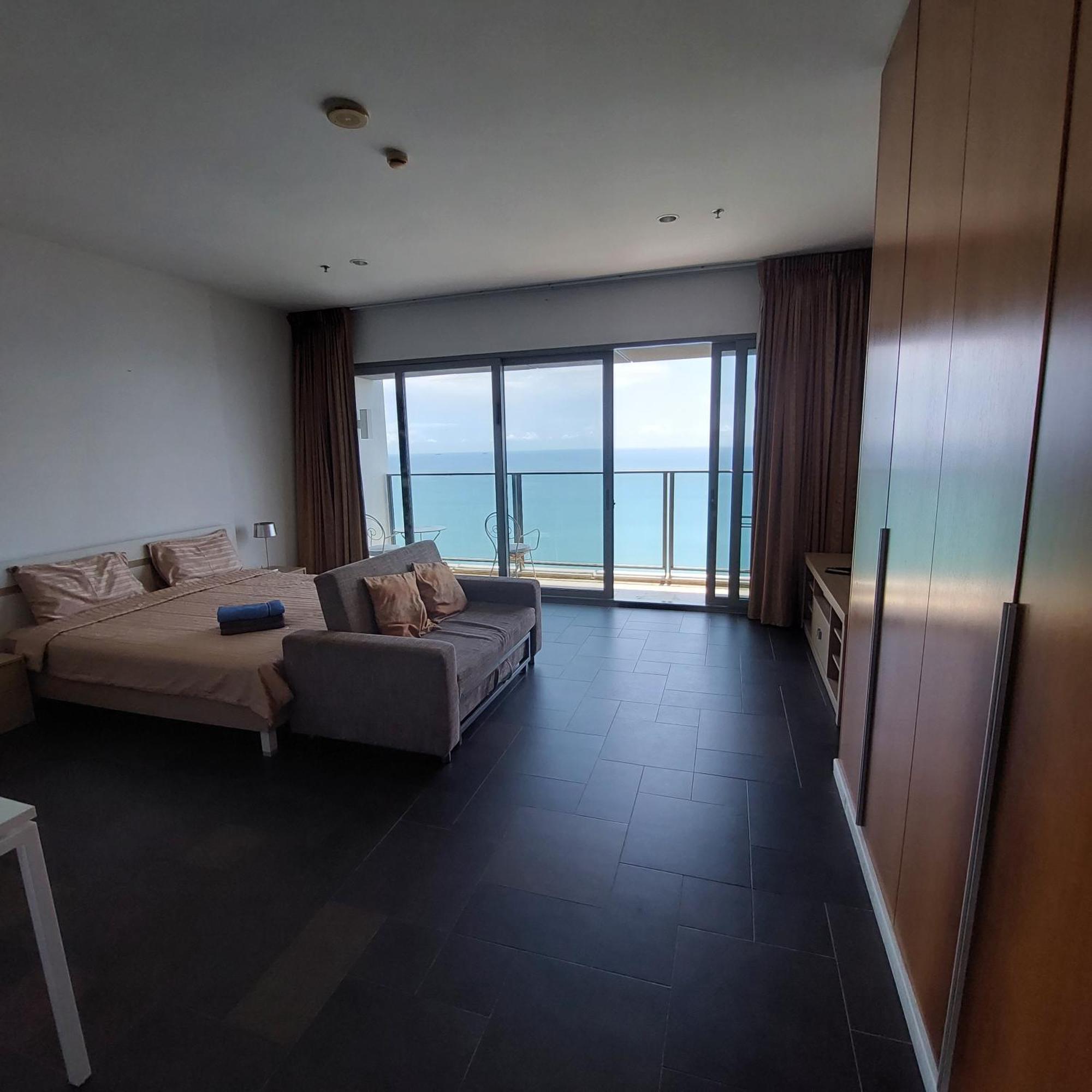 Sea View Apartment In Pattaya Esterno foto