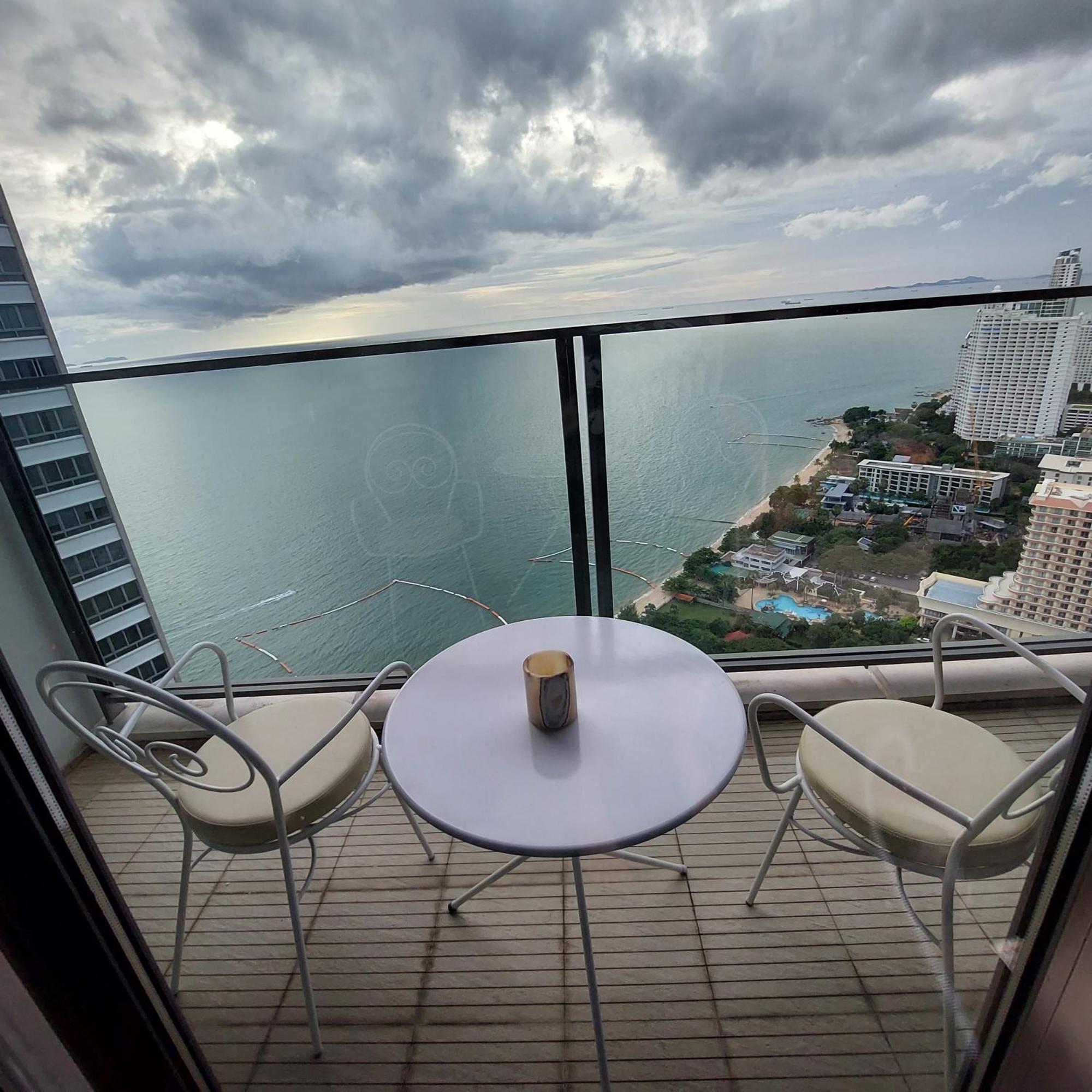 Sea View Apartment In Pattaya Esterno foto
