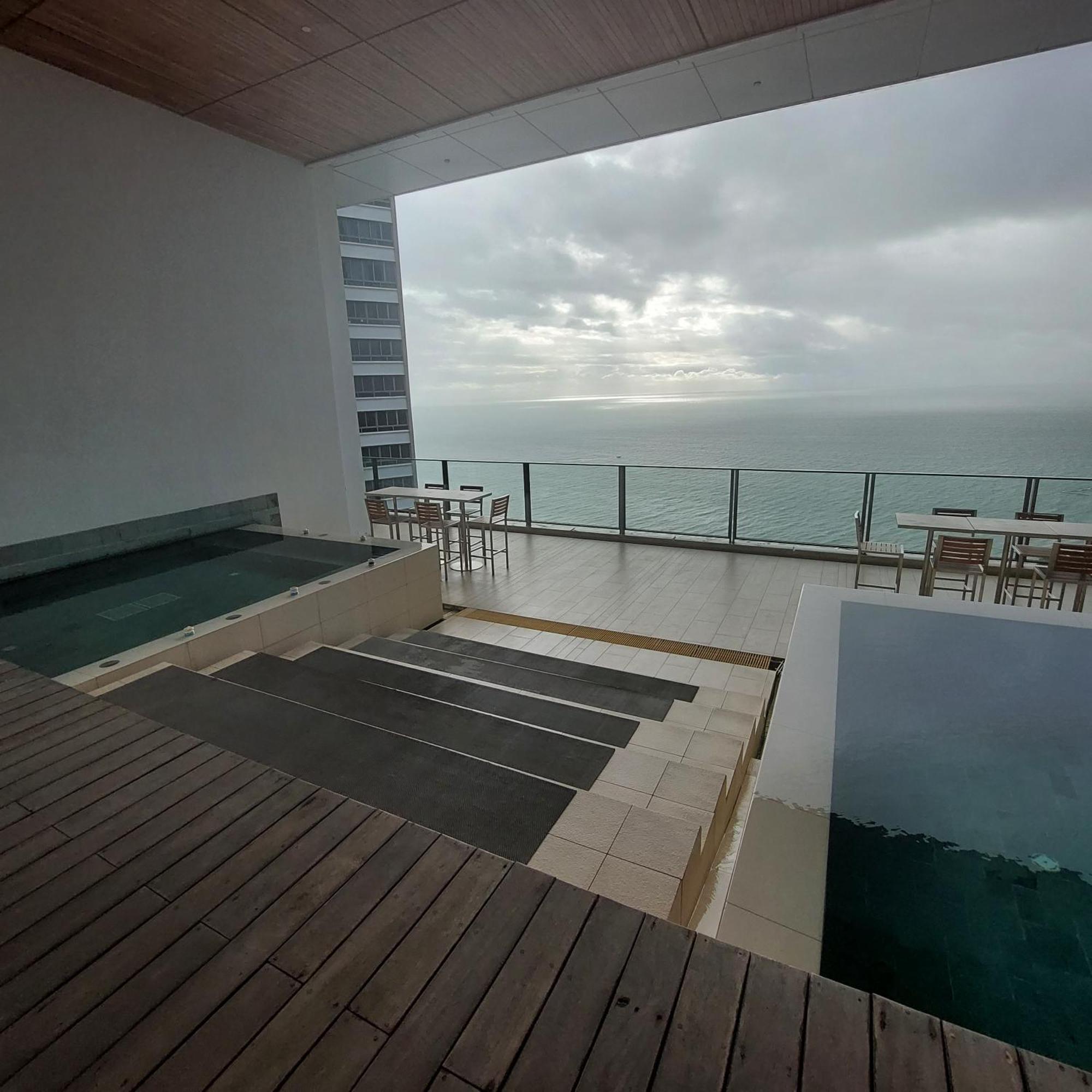 Sea View Apartment In Pattaya Esterno foto