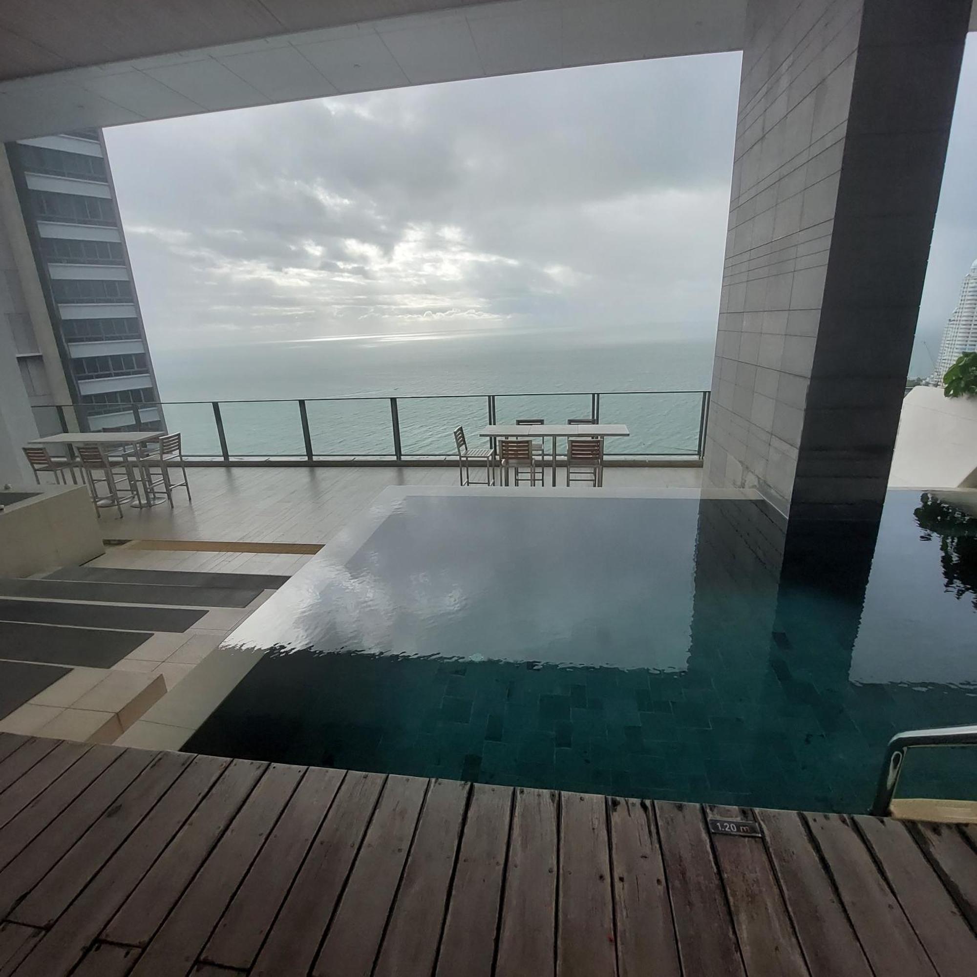 Sea View Apartment In Pattaya Esterno foto