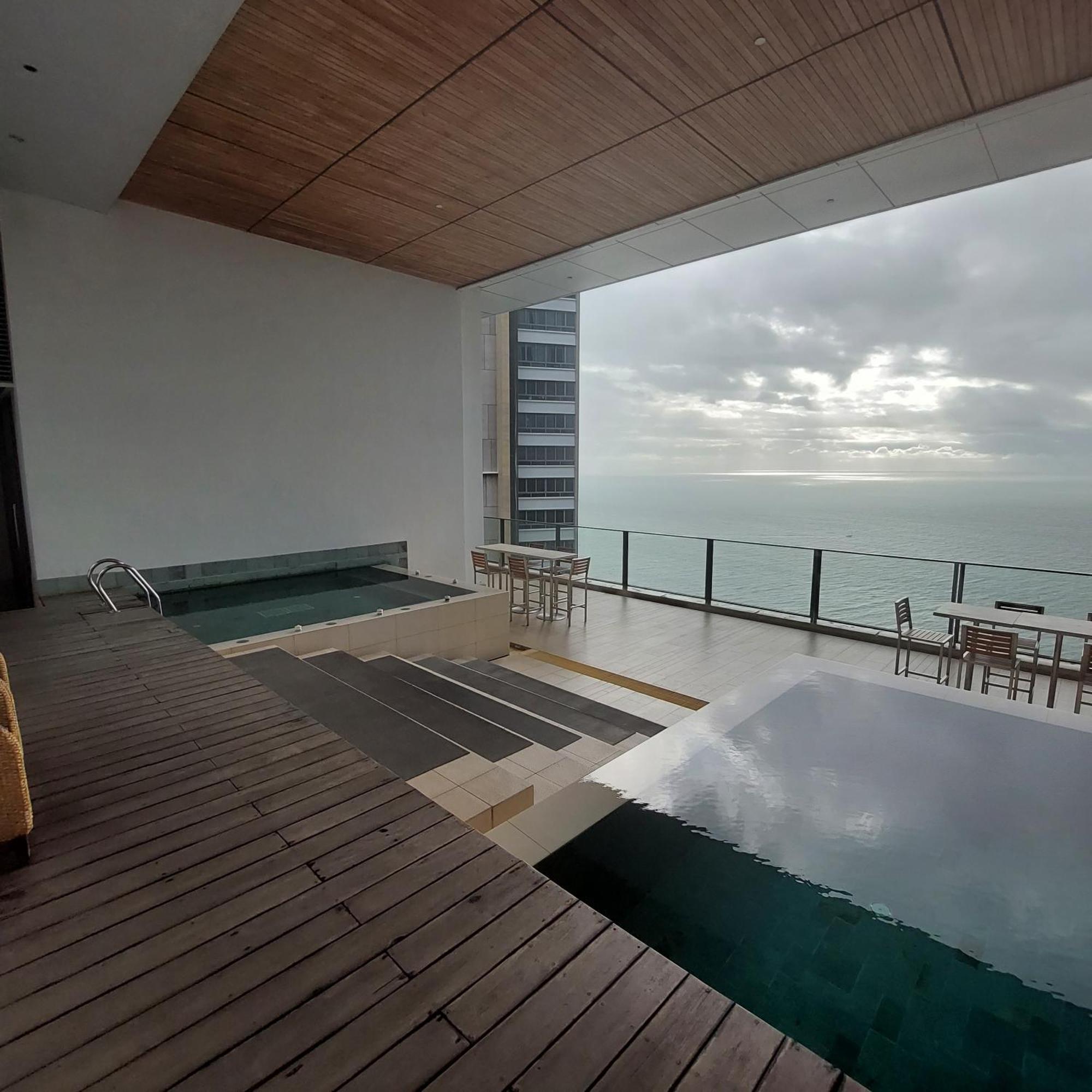 Sea View Apartment In Pattaya Esterno foto