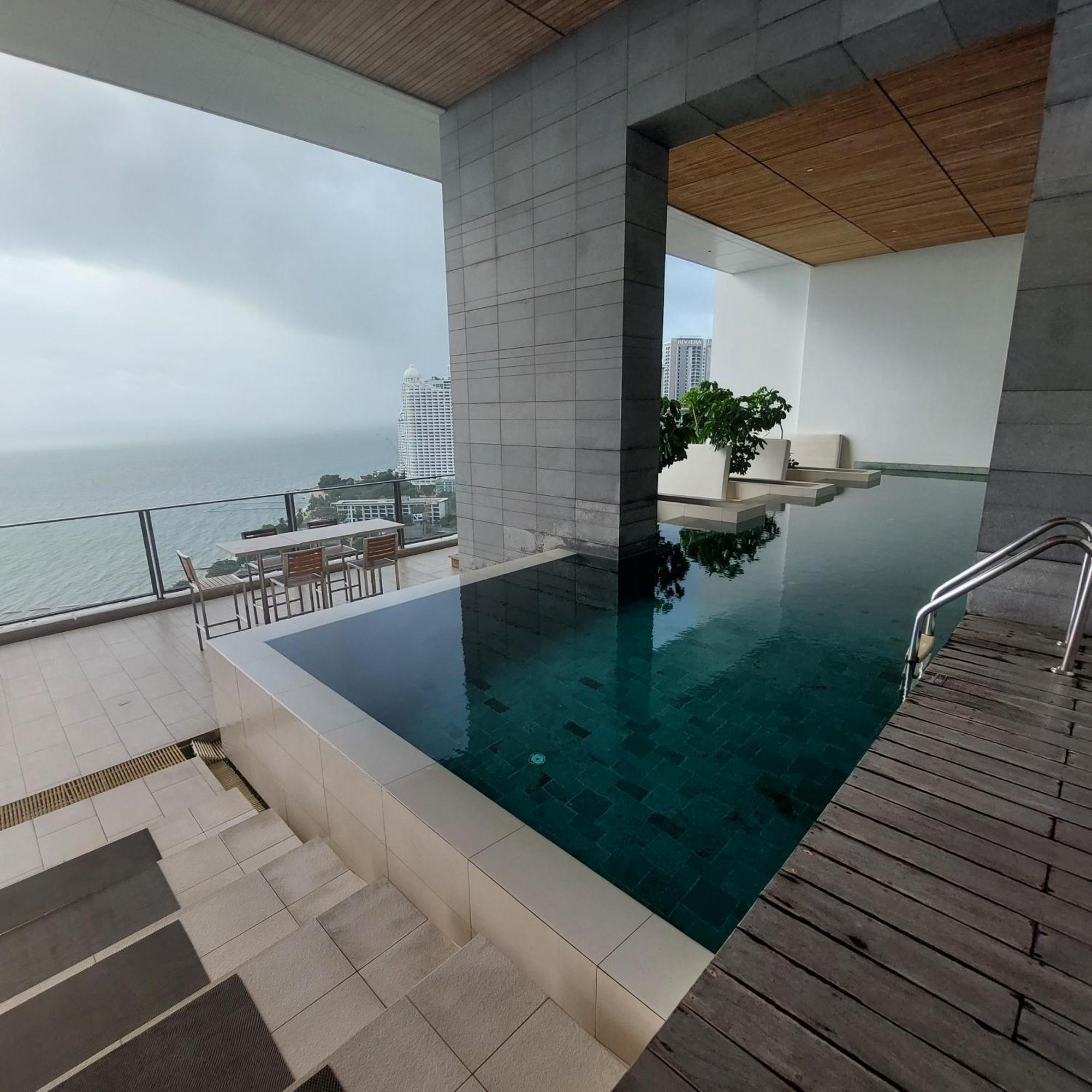Sea View Apartment In Pattaya Esterno foto
