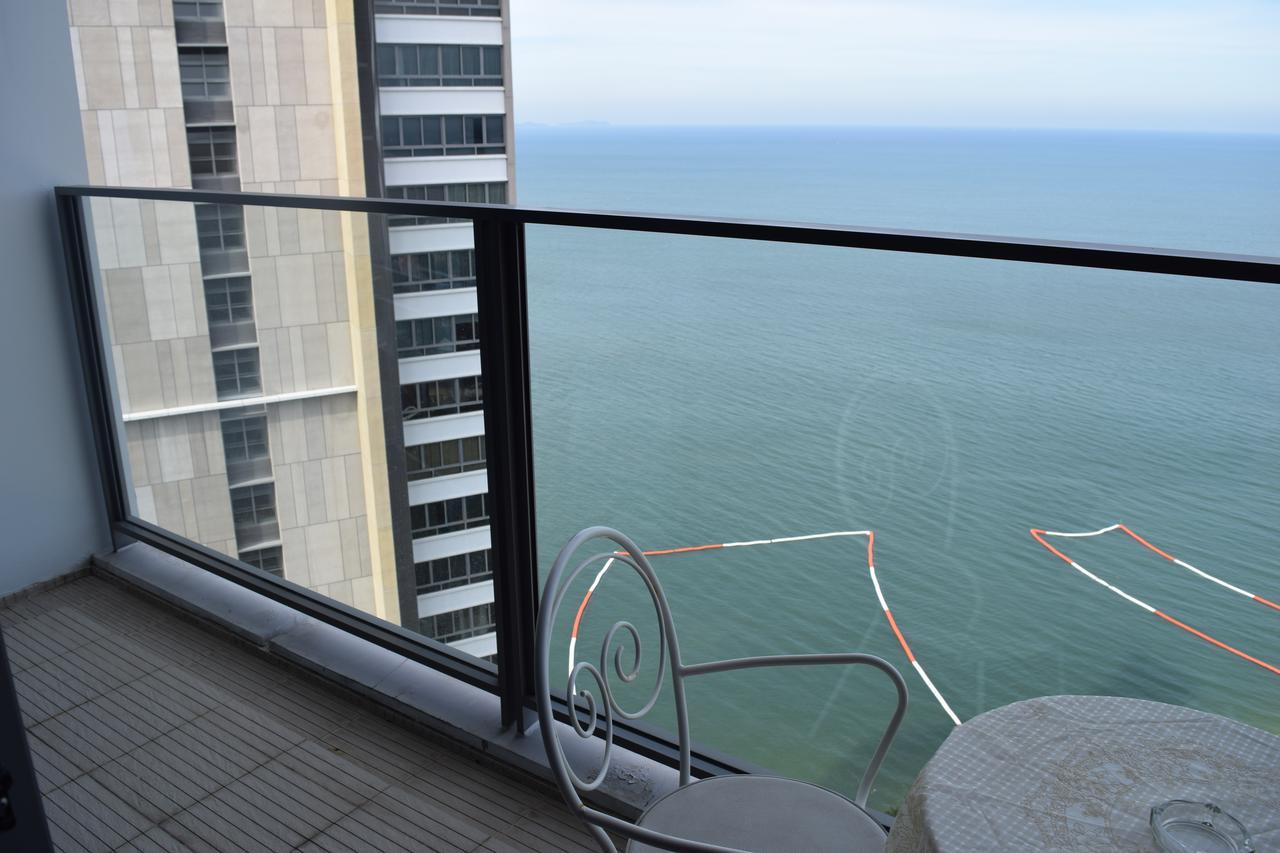 Sea View Apartment In Pattaya Esterno foto