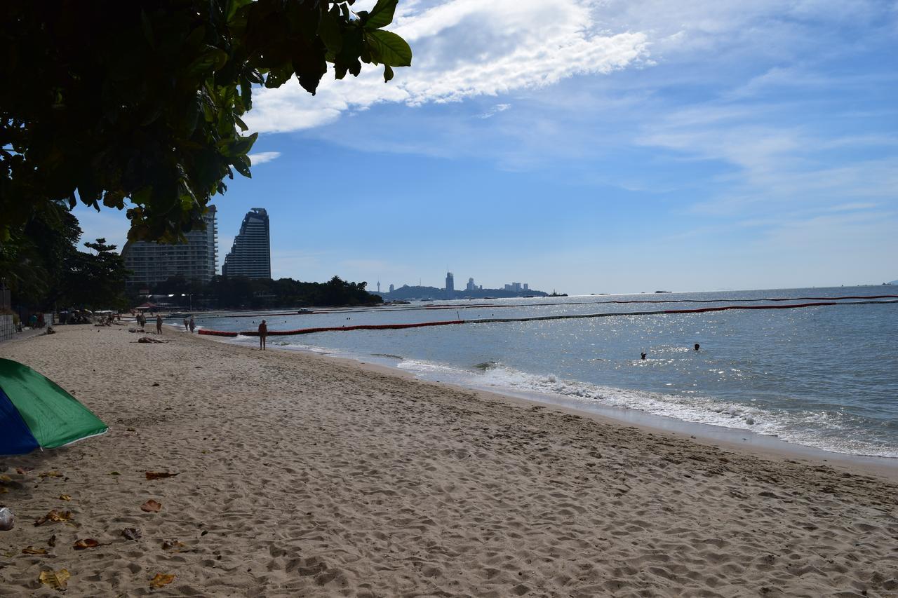 Sea View Apartment In Pattaya Esterno foto