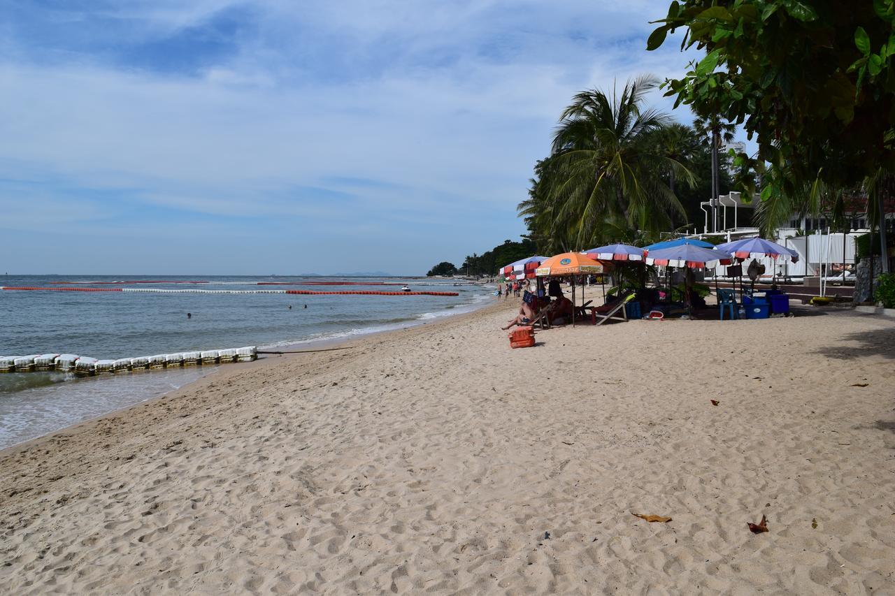 Sea View Apartment In Pattaya Esterno foto