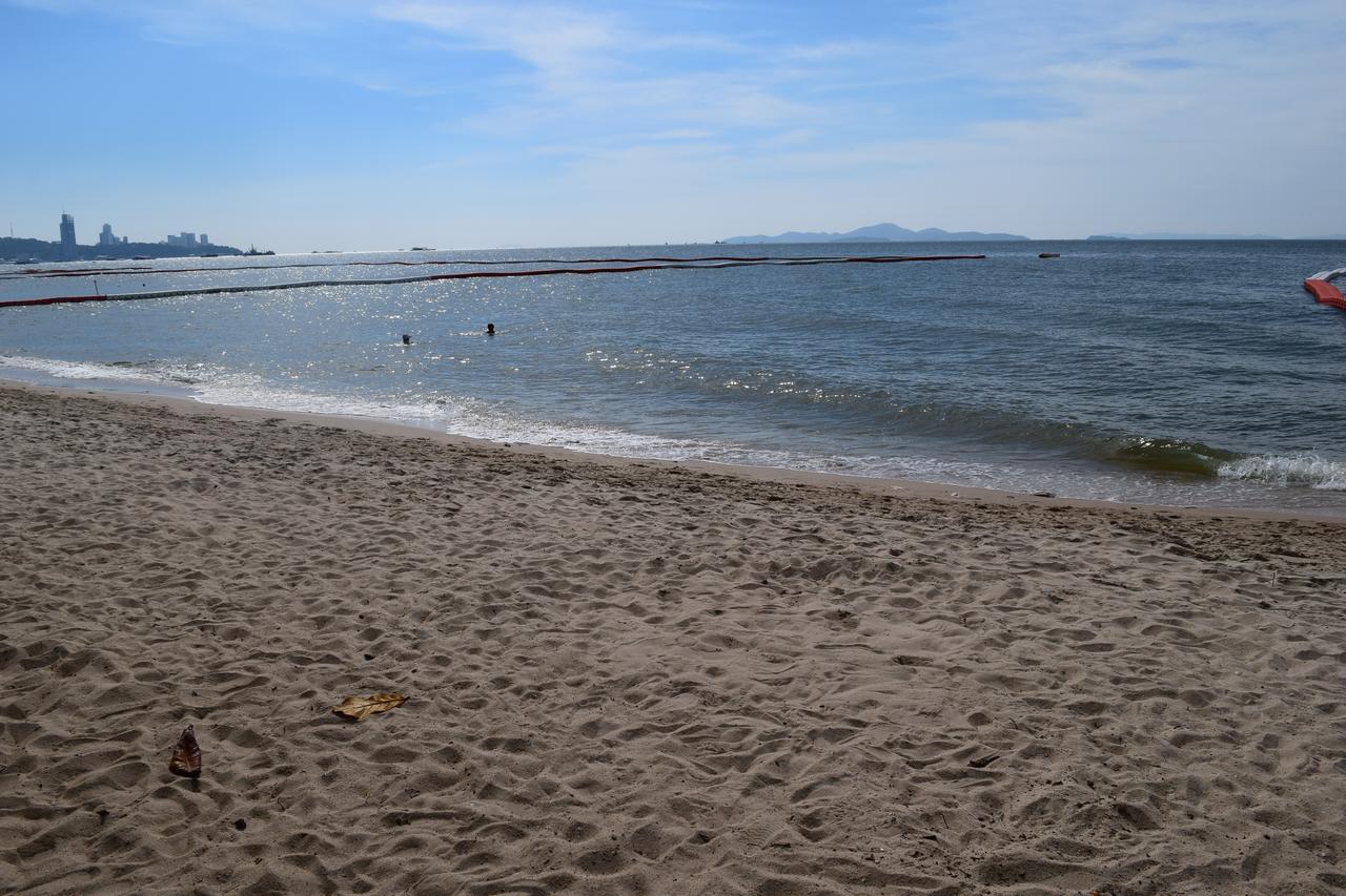 Sea View Apartment In Pattaya Esterno foto
