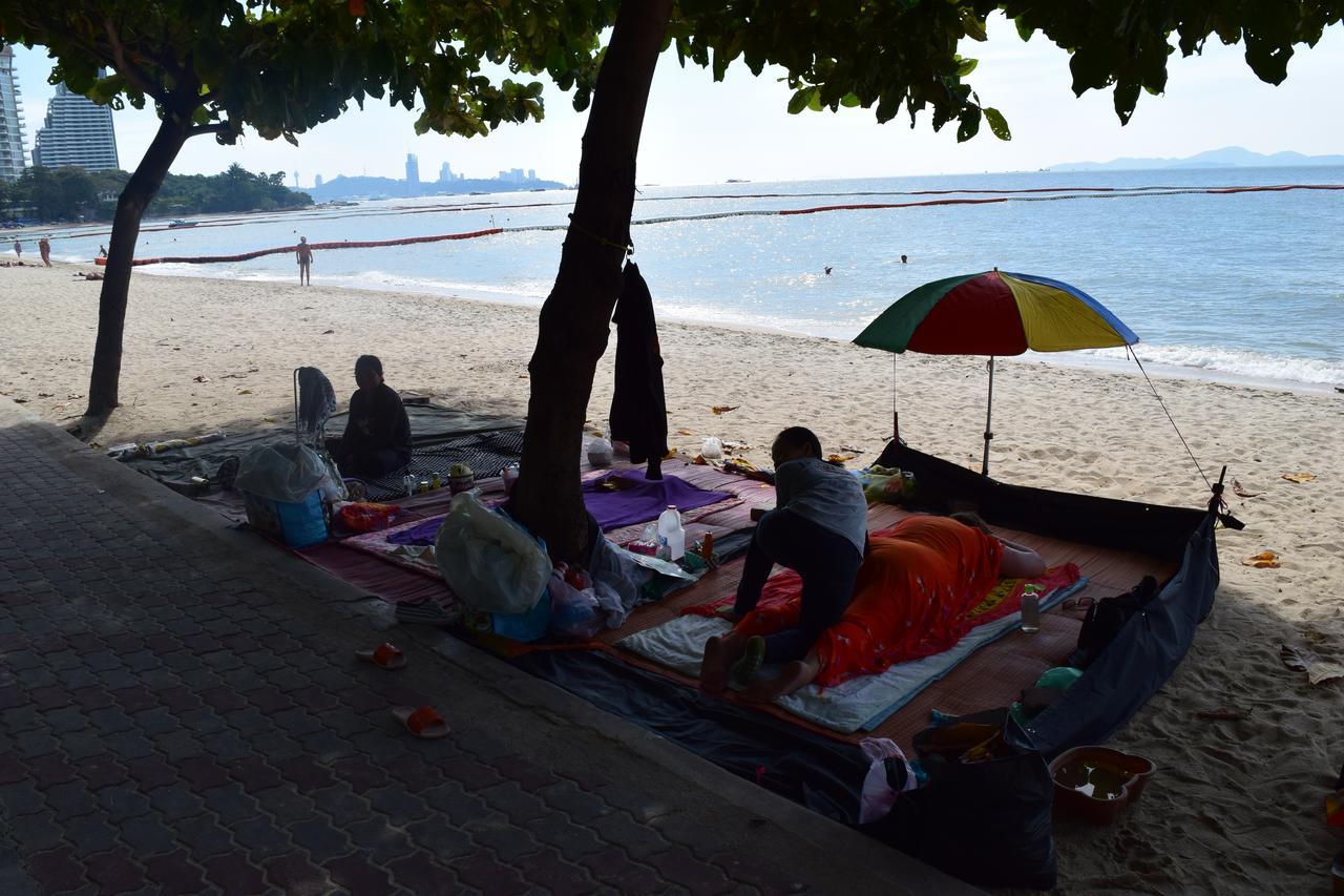 Sea View Apartment In Pattaya Esterno foto